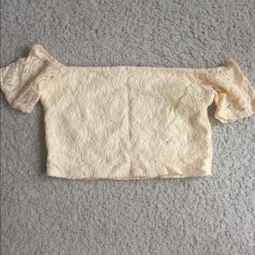 Lace off shoulder croptop
